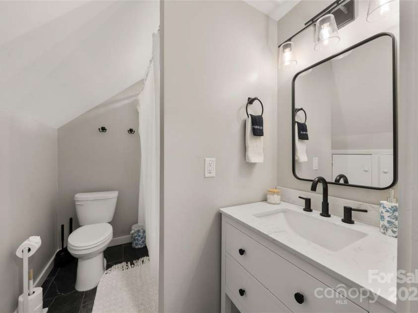 204 Terrys Gap Loop Road, Fletcher, NC 28732.  MLS# CAR4272352, YatesRealty ID 19868. 