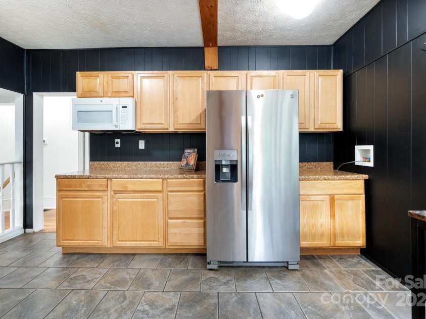 41 Michigan Avenue, Asheville, NC 28806.  MLS# CAR4263731, YatesRealty ID 19868. Ample Counter Space