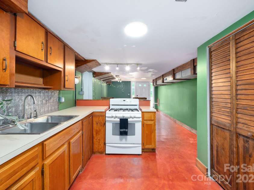 41 Michigan Avenue, Asheville, NC 28806.  MLS# CAR4263731, YatesRealty ID 19868. Basement Kitchen