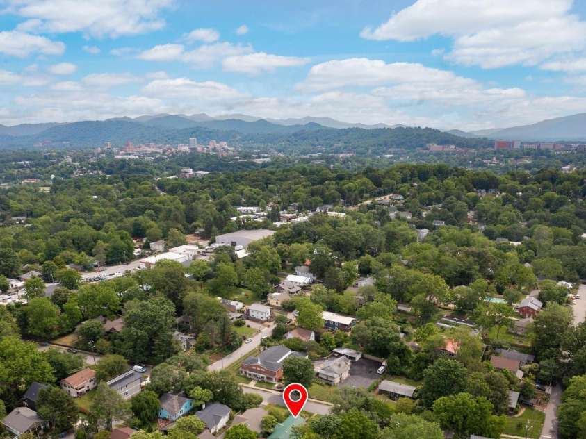 41 Michigan Avenue, Asheville, NC 28806.  MLS# CAR4263731, YatesRealty ID 19868. Close to Downtown Asheville