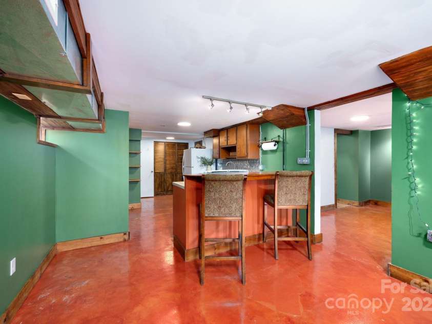 41 Michigan Avenue, Asheville, NC 28806.  MLS# CAR4263731, YatesRealty ID 19868. Kitchen Bar