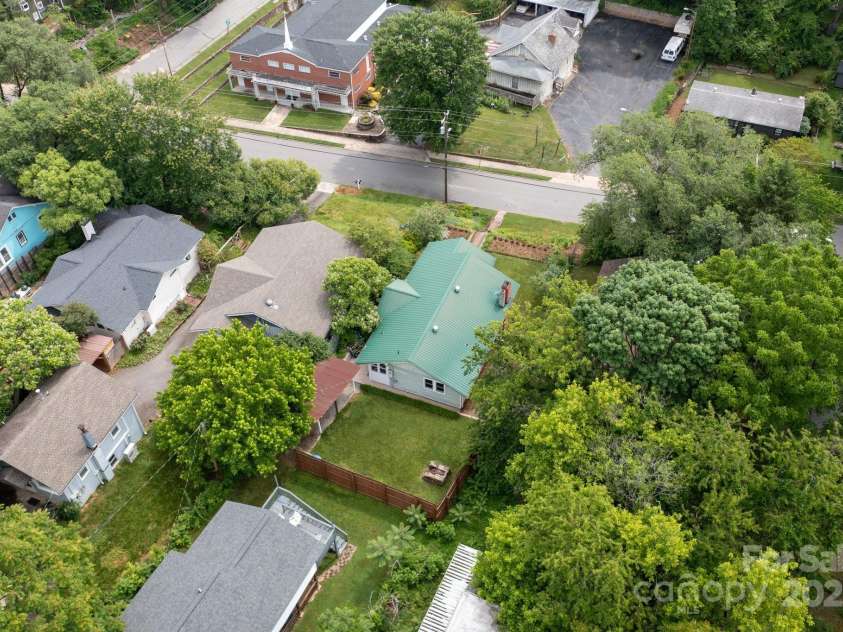 41 Michigan Avenue, Asheville, NC 28806.  MLS# CAR4263731, YatesRealty ID 19868. Partially Fenced Backyard