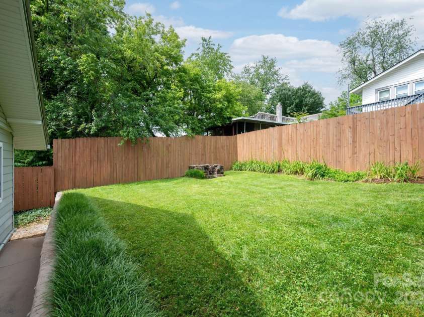 41 Michigan Avenue, Asheville, NC 28806.  MLS# CAR4263731, YatesRealty ID 19868. Private Back Yard