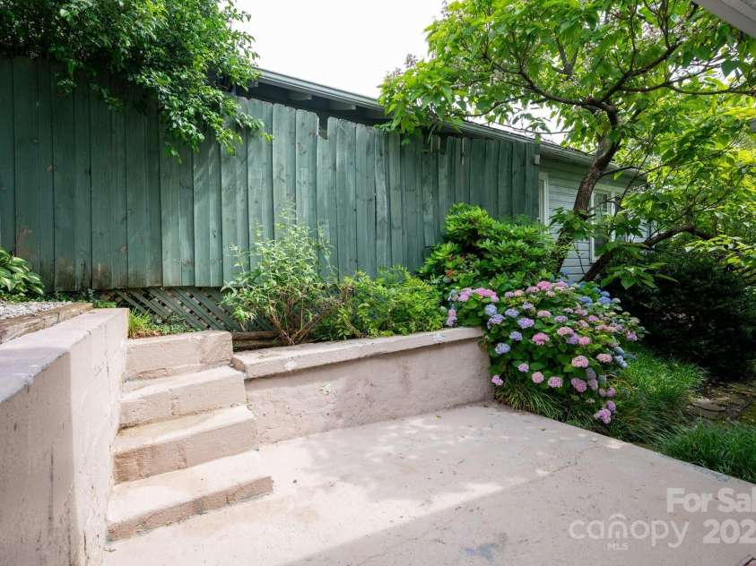 41 Michigan Avenue, Asheville, NC 28806.  MLS# CAR4263731, YatesRealty ID 19868. Rear Patio