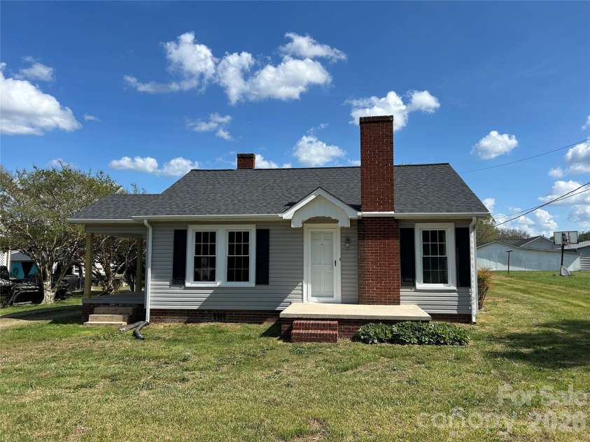 604 Dodge Street, Kannapolis, NC 28083.  MLS# CAR4365867, YatesRealty ID 19869. 