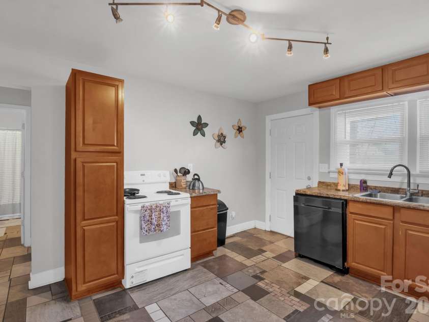 118 & 120 Kivett Street, Asheboro, NC 27203.  MLS# CAR4349365, YatesRealty ID 1987. 