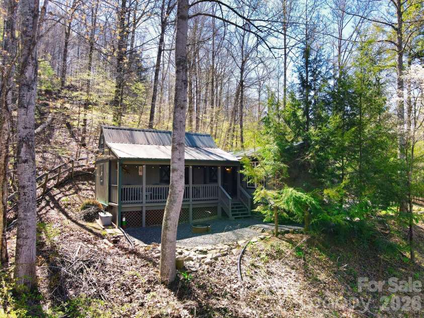 307 Dancing Leaf Lane, Bakersville, NC 28705.  MLS# CAR4370622, YatesRealty ID 19870. 