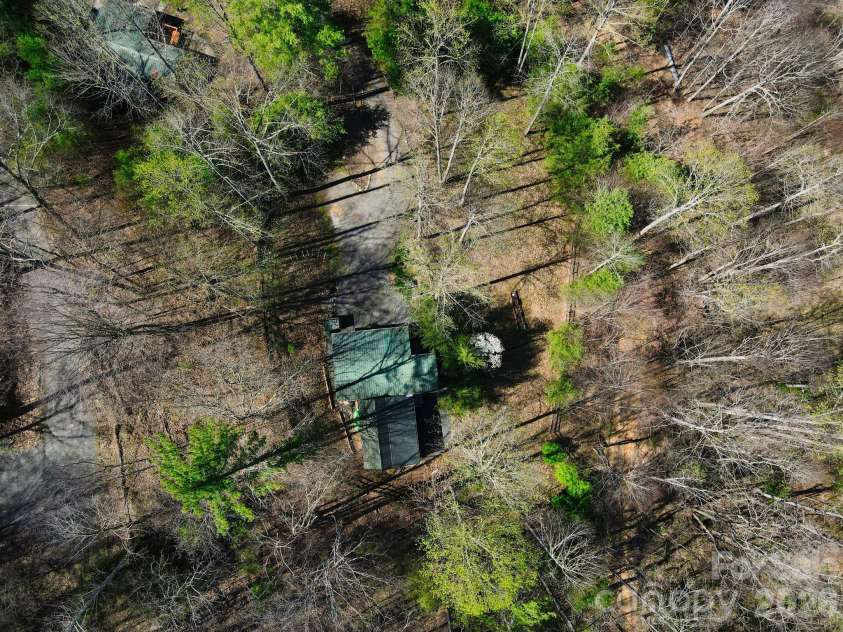 307 Dancing Leaf Lane, Bakersville, NC 28705.  MLS# CAR4370622, YatesRealty ID 19870. 