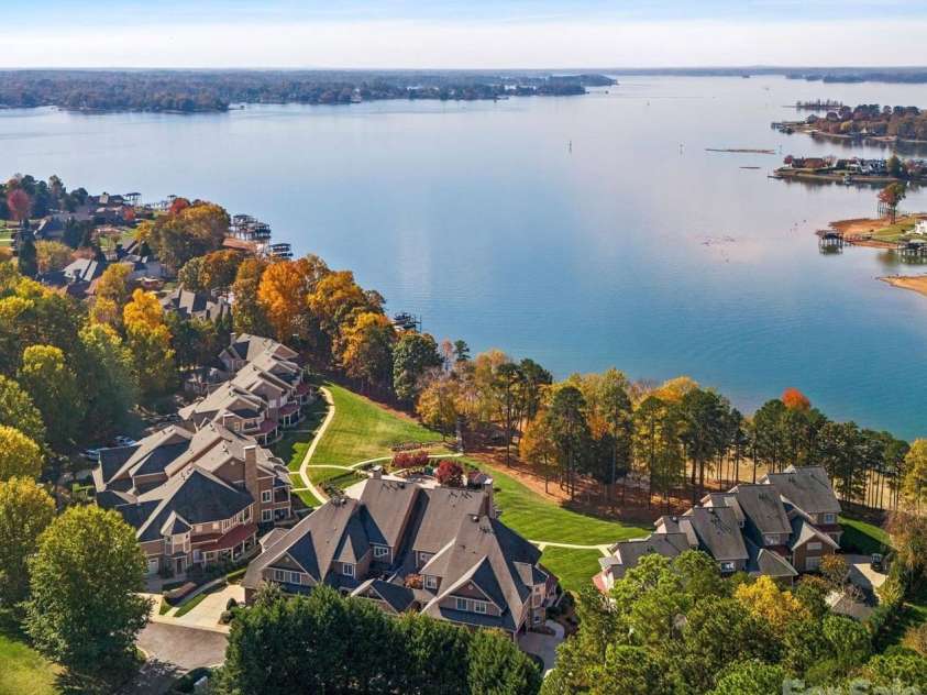 103 Cove Key Lane, Mooresville, NC 28117.  MLS# CAR4344148, YatesRealty ID 19871. 