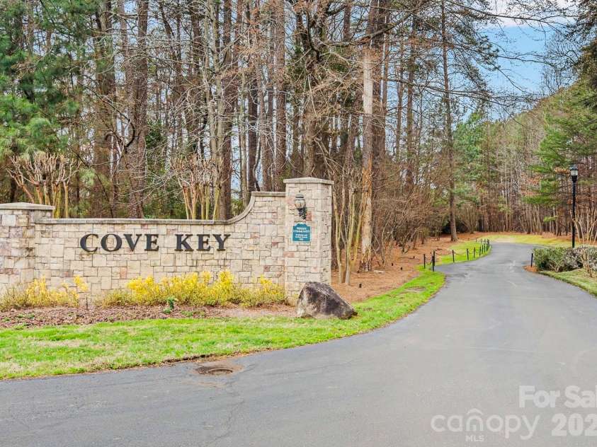 103 Cove Key Lane, Mooresville, NC 28117.  MLS# CAR4344148, YatesRealty ID 19871. 