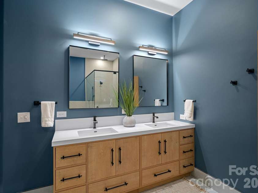 103 Cove Key Lane, Mooresville, NC 28117.  MLS# CAR4344148, YatesRealty ID 19871. 