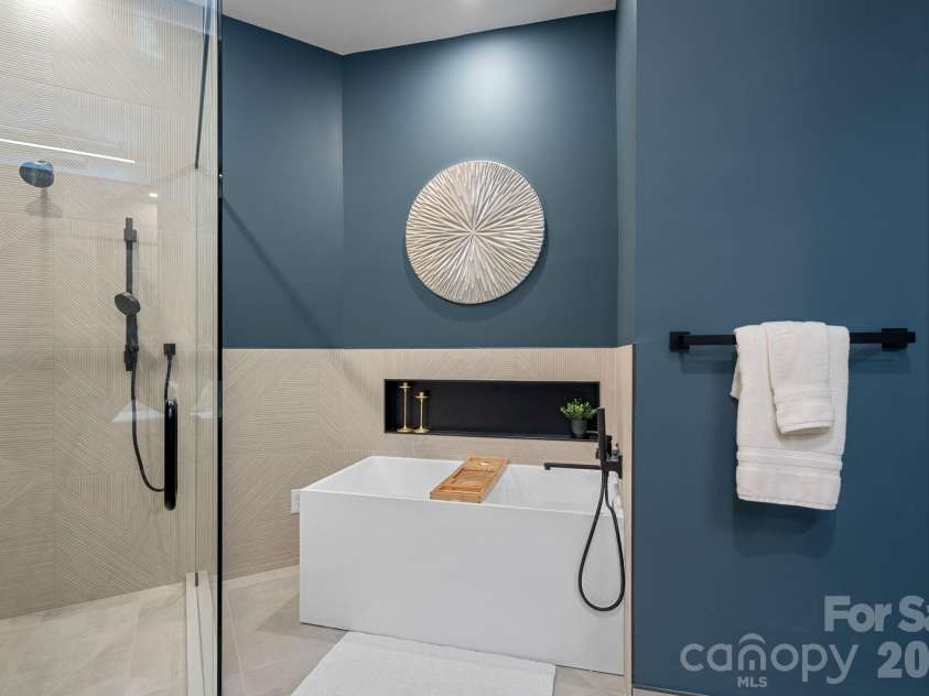 103 Cove Key Lane, Mooresville, NC 28117.  MLS# CAR4344148, YatesRealty ID 19871. 