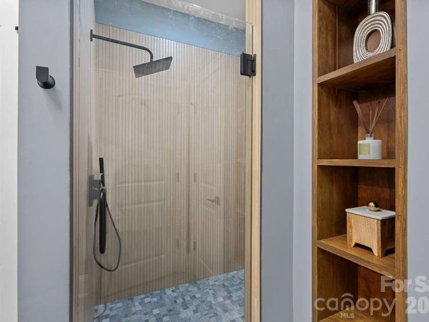 103 Cove Key Lane, Mooresville, NC 28117.  MLS# CAR4344148, YatesRealty ID 19871. 