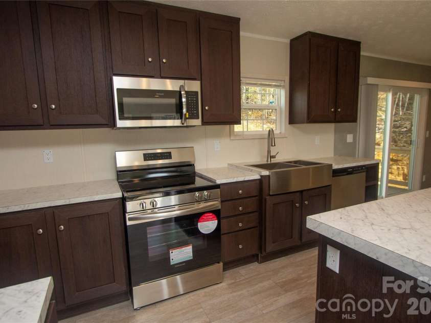 36 Whisper Mountain Road, Hendersonville, NC 28792.  MLS# CAR4373855, YatesRealty ID 19872. 