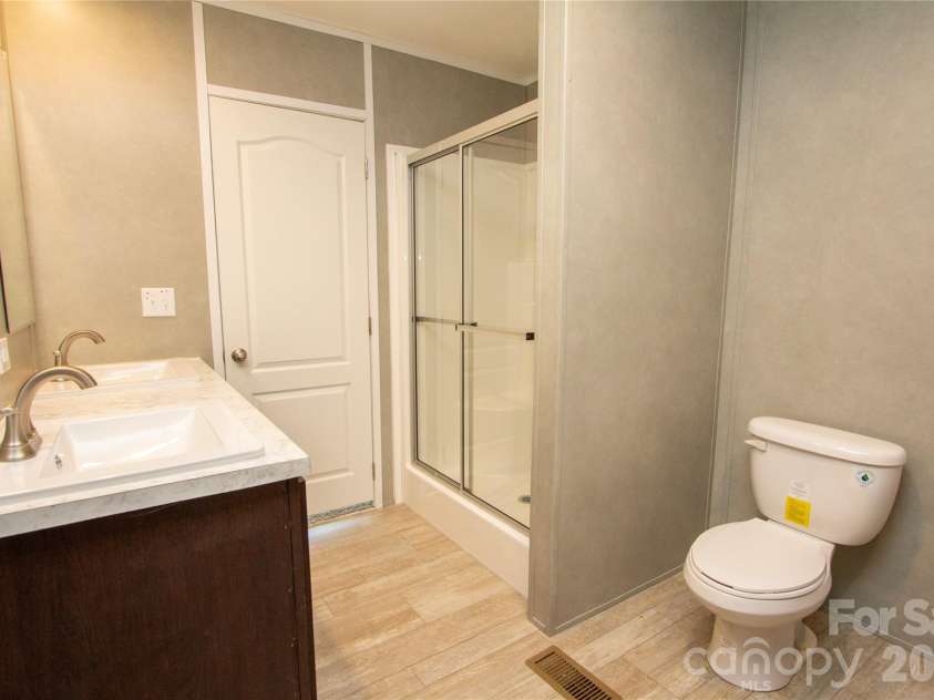 36 Whisper Mountain Road, Hendersonville, NC 28792.  MLS# CAR4373855, YatesRealty ID 19872. Primary Bathroom