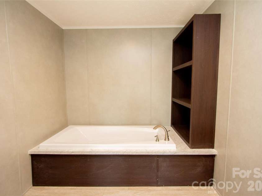 36 Whisper Mountain Road, Hendersonville, NC 28792.  MLS# CAR4373855, YatesRealty ID 19872. Primary Bathroom