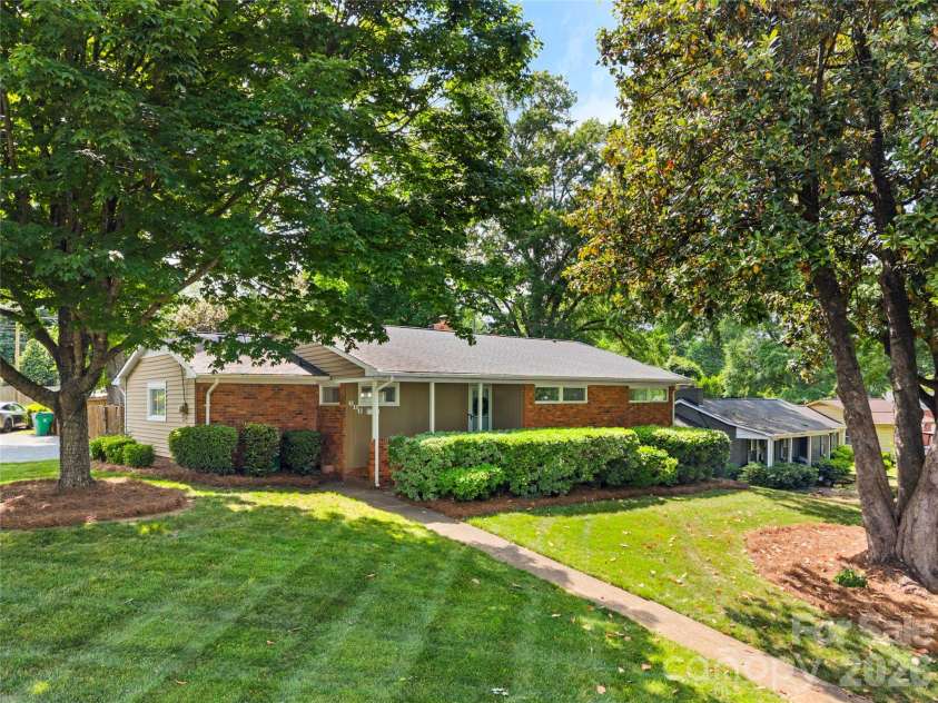 748 Stanfield Drive, Charlotte, NC 28210.  MLS# CAR4378077, YatesRealty ID 19874. 