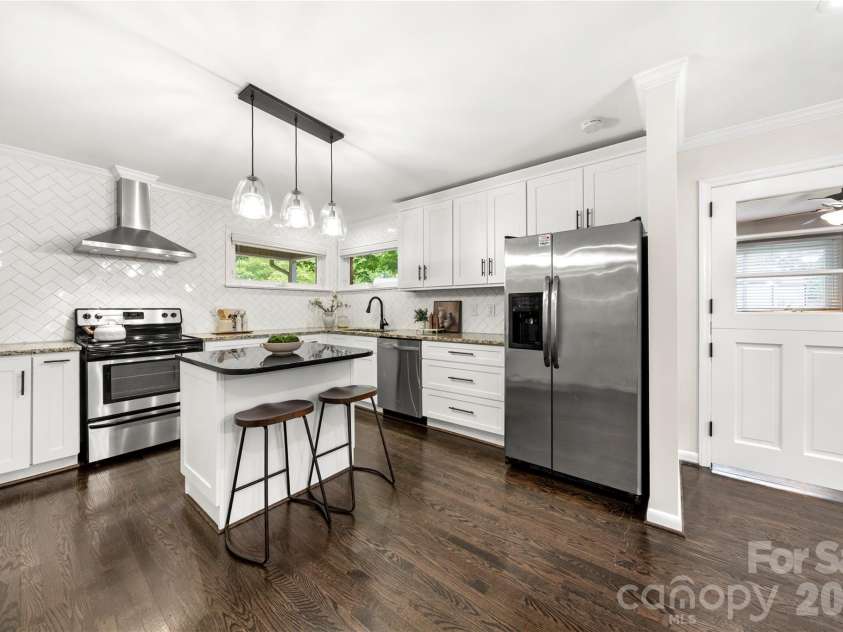 748 Stanfield Drive, Charlotte, NC 28210.  MLS# CAR4378077, YatesRealty ID 19874. 