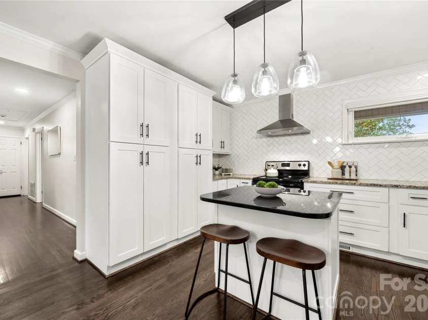 748 Stanfield Drive, Charlotte, NC 28210.  MLS# CAR4378077, YatesRealty ID 19874. 