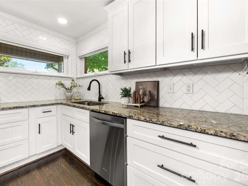 748 Stanfield Drive, Charlotte, NC 28210.  MLS# CAR4378077, YatesRealty ID 19874. 