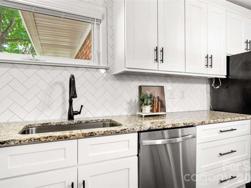 748 Stanfield Drive, Charlotte, NC 28210.  MLS# CAR4378077, YatesRealty ID 19874. 