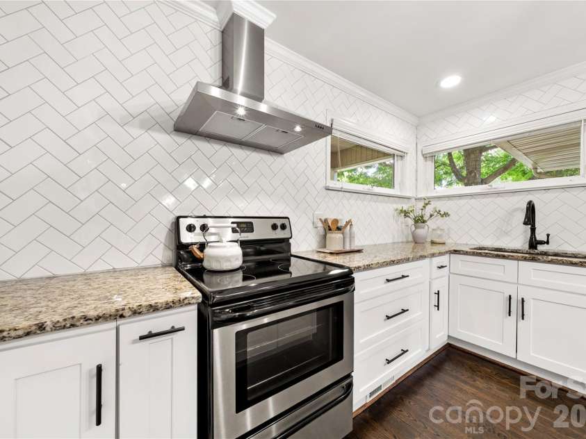 748 Stanfield Drive, Charlotte, NC 28210.  MLS# CAR4378077, YatesRealty ID 19874. 