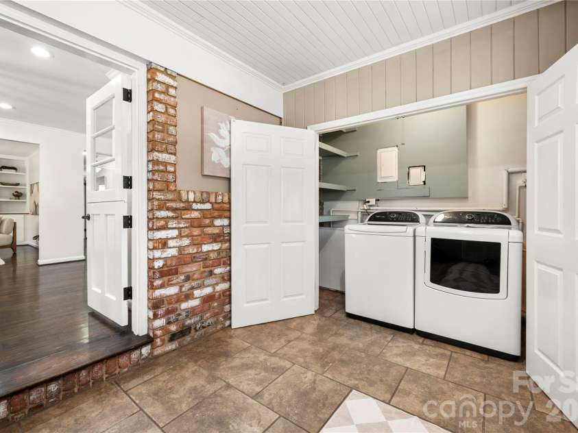 748 Stanfield Drive, Charlotte, NC 28210.  MLS# CAR4378077, YatesRealty ID 19874. 
