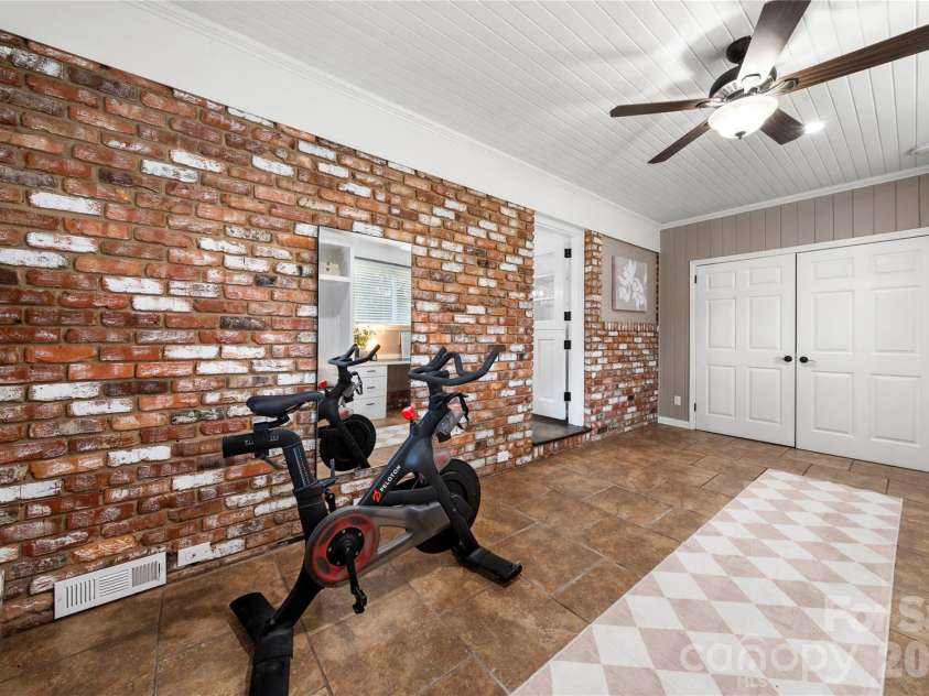 748 Stanfield Drive, Charlotte, NC 28210.  MLS# CAR4378077, YatesRealty ID 19874. 