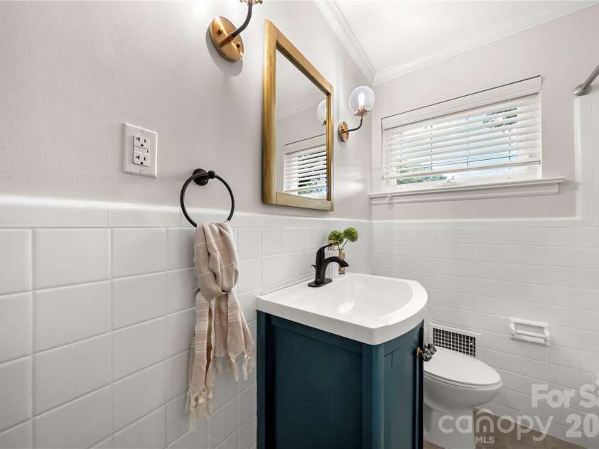 748 Stanfield Drive, Charlotte, NC 28210.  MLS# CAR4378077, YatesRealty ID 19874. 