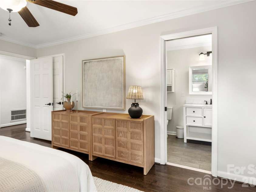 748 Stanfield Drive, Charlotte, NC 28210.  MLS# CAR4378077, YatesRealty ID 19874. 
