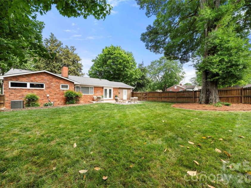 748 Stanfield Drive, Charlotte, NC 28210.  MLS# CAR4378077, YatesRealty ID 19874. 