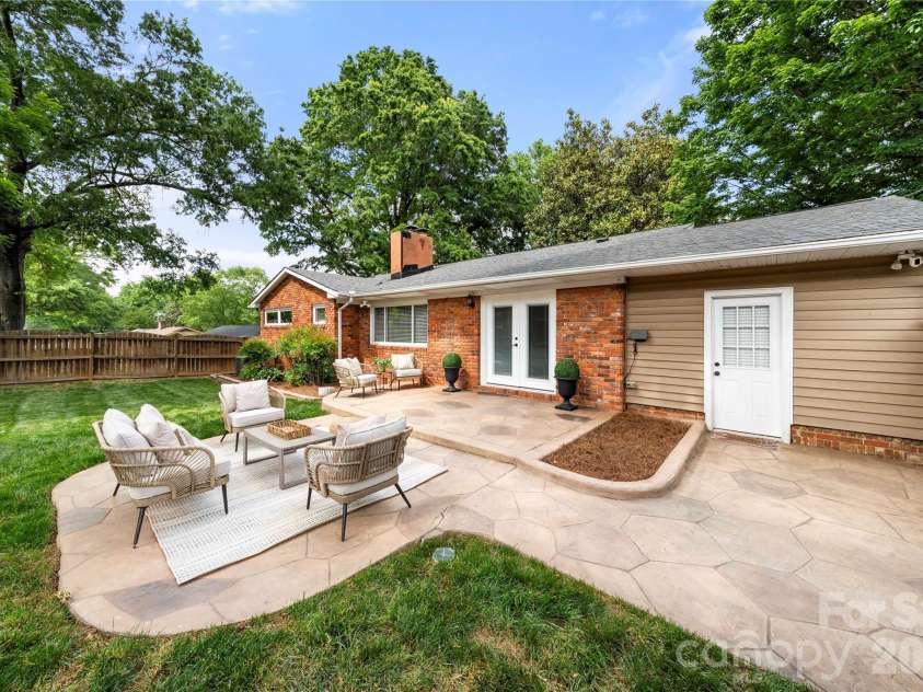 748 Stanfield Drive, Charlotte, NC 28210.  MLS# CAR4378077, YatesRealty ID 19874. 