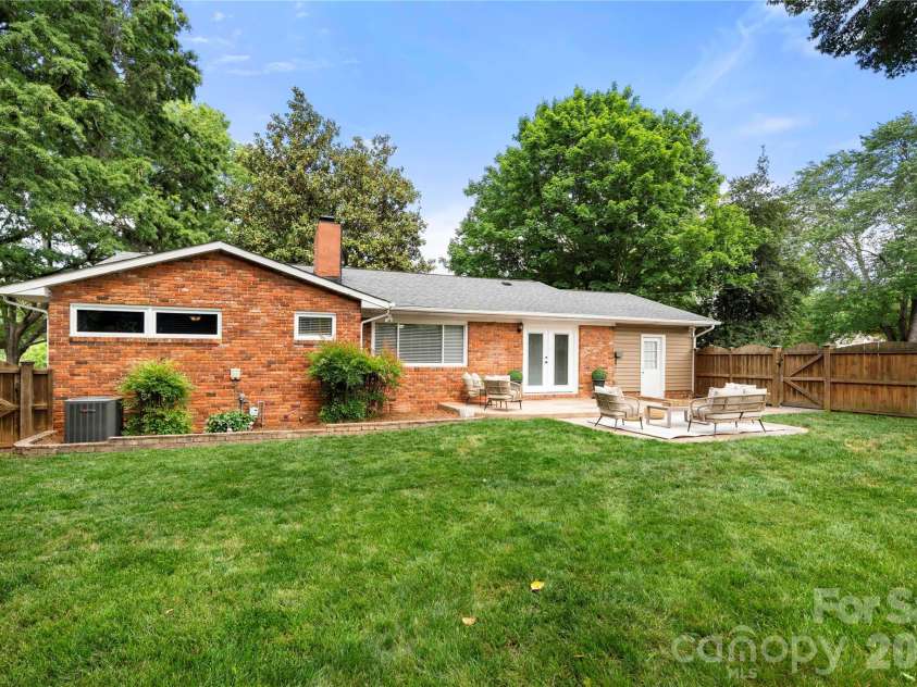 748 Stanfield Drive, Charlotte, NC 28210.  MLS# CAR4378077, YatesRealty ID 19874. 