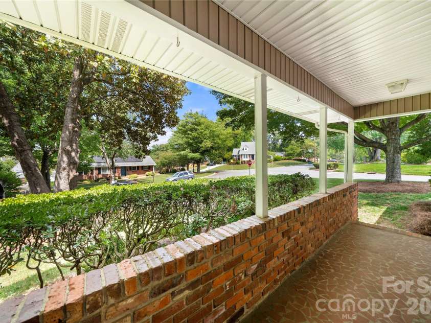 748 Stanfield Drive, Charlotte, NC 28210.  MLS# CAR4378077, YatesRealty ID 19874. 