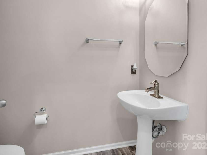 18023 Train Station Drive, Cornelius, NC 28031.  MLS# CAR4198417, YatesRealty ID 19875. Half bath on the main