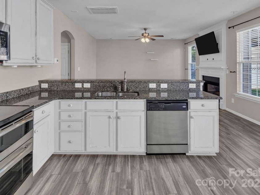 18023 Train Station Drive, Cornelius, NC 28031.  MLS# CAR4198417, YatesRealty ID 19875. Kitchen opens to the family room.