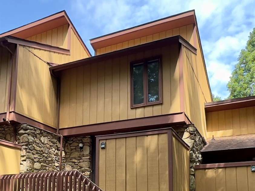 122 Colony Drive, Arden, NC 28704.  MLS# CAR4268368, YatesRealty ID 19876. 