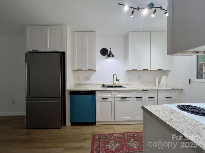 122 Colony Drive, Arden, NC 28704.  MLS# CAR4268368, YatesRealty ID 19876. 