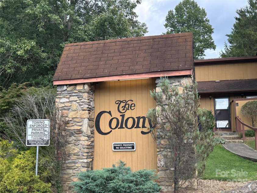 122 Colony Drive, Arden, NC 28704.  MLS# CAR4268368, YatesRealty ID 19876. 