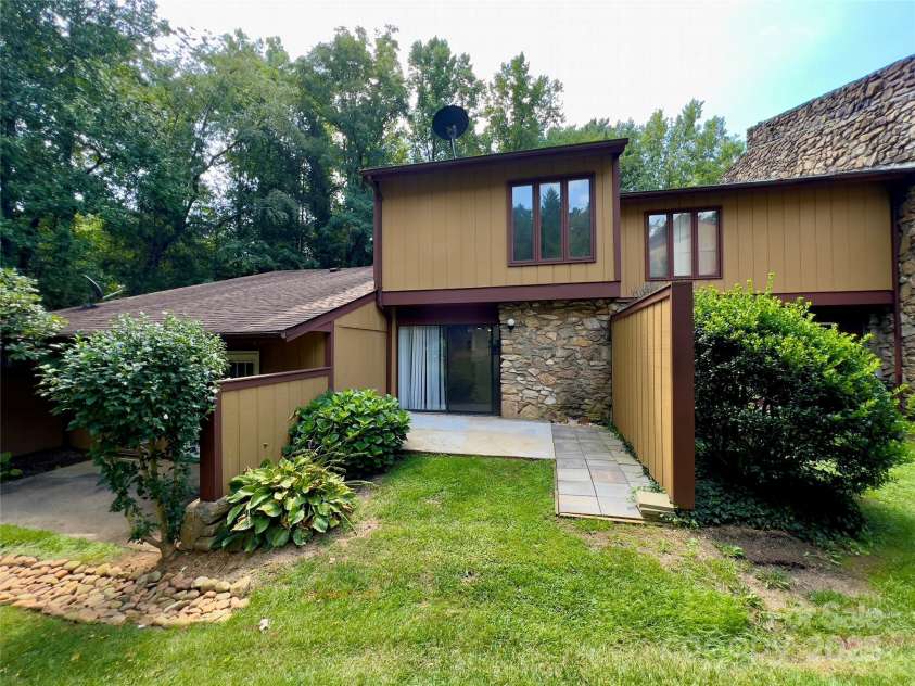 122 Colony Drive, Arden, NC 28704.  MLS# CAR4268368, YatesRealty ID 19876. Back Patio