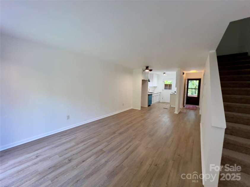 122 Colony Drive, Arden, NC 28704.  MLS# CAR4268368, YatesRealty ID 19876. Dining area