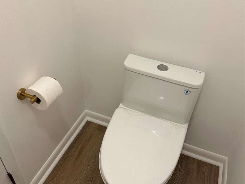 122 Colony Drive, Arden, NC 28704.  MLS# CAR4268368, YatesRealty ID 19876. Half Bath