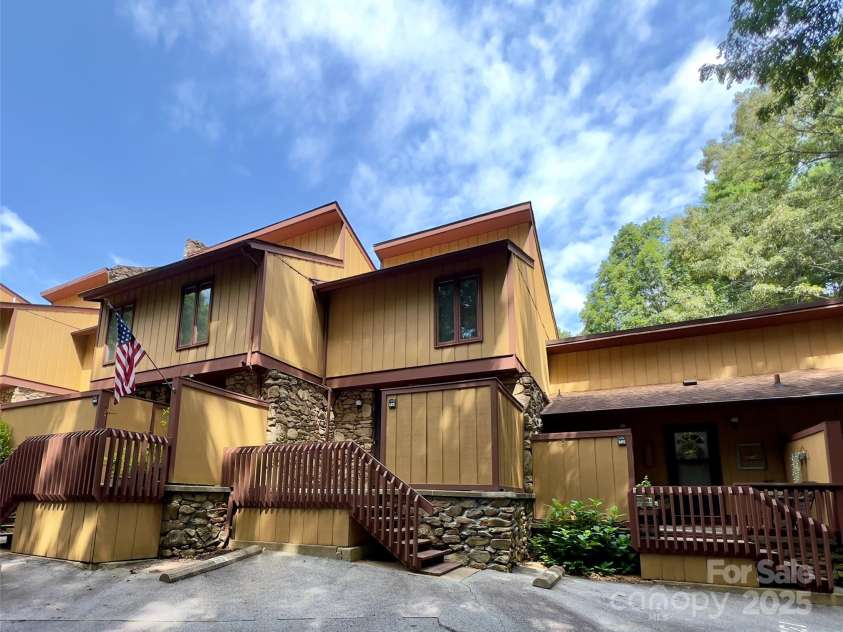 122 Colony Drive, Arden, NC 28704.  MLS# CAR4268368, YatesRealty ID 19876. W