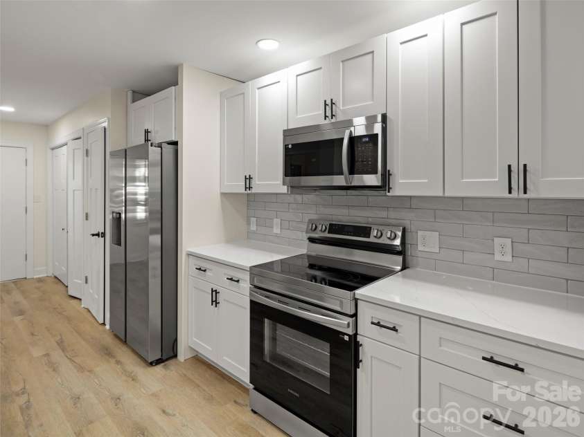 203 Crowfields Drive, Asheville, NC 28803.  MLS# CAR4378938, YatesRealty ID 19877. All new appliances