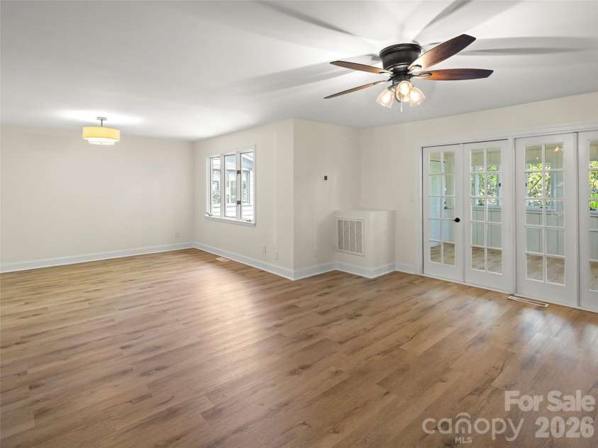 203 Crowfields Drive, Asheville, NC 28803.  MLS# CAR4378938, YatesRealty ID 19877. Dining area