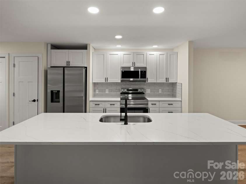 203 Crowfields Drive, Asheville, NC 28803.  MLS# CAR4378938, YatesRealty ID 19877. Gorgeous kitchen