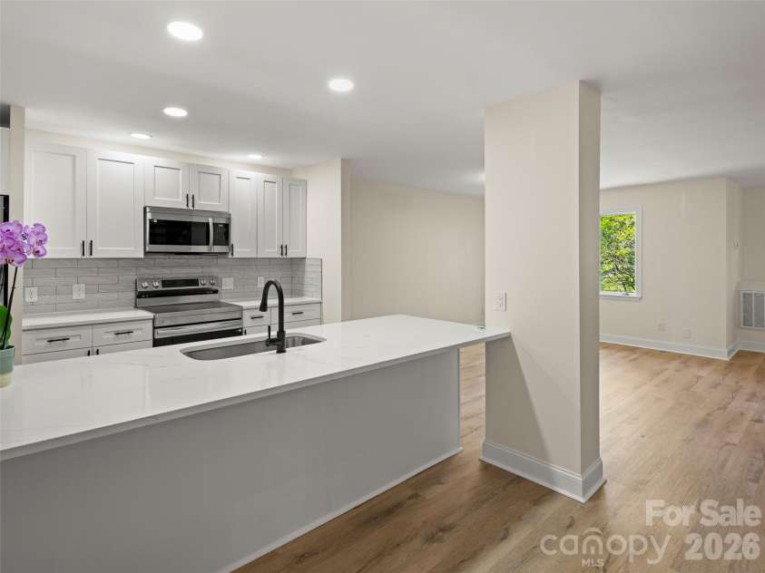 203 Crowfields Drive, Asheville, NC 28803.  MLS# CAR4378938, YatesRealty ID 19877. Open and bright