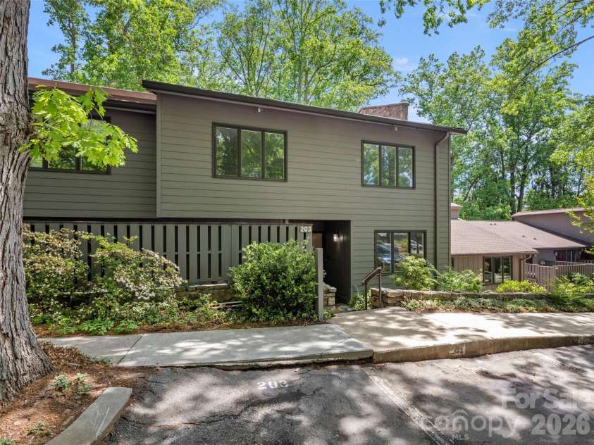 203 Crowfields Drive, Asheville, NC 28803.  MLS# CAR4378938, YatesRealty ID 19877. Welcome to Crowfields