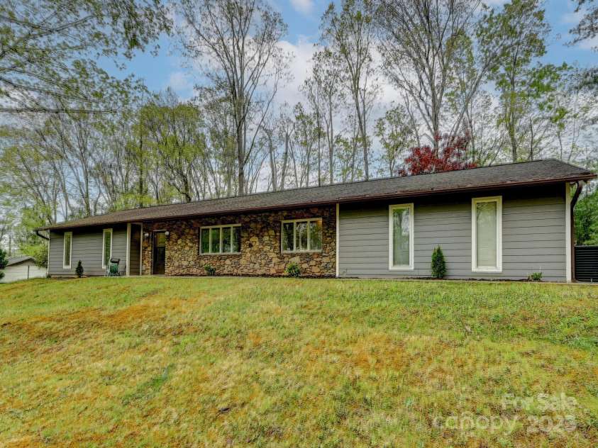 4 Highlander Road, Asheville, NC 28804.  MLS# CAR4251593, YatesRealty ID 19877. 