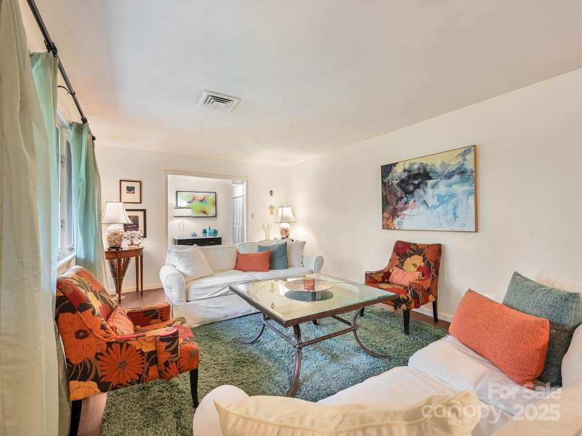 4 Highlander Road, Asheville, NC 28804.  MLS# CAR4251593, YatesRealty ID 19877. 